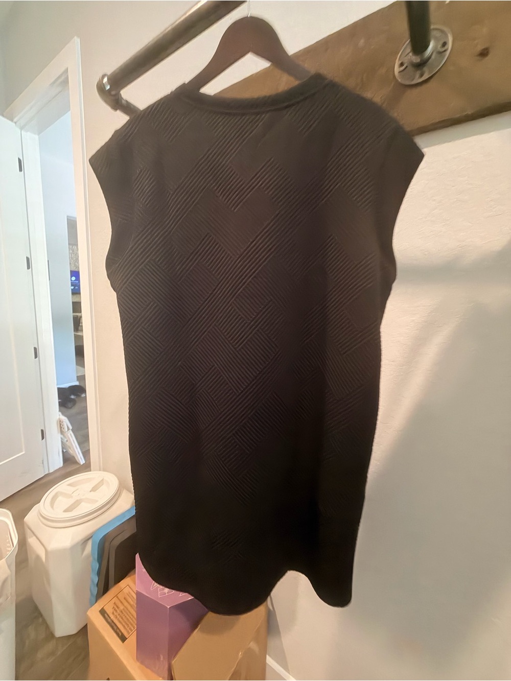Woman’s Summer Short T-Shirt Textured Black Midi Shift Dress - Picture 2 of 3